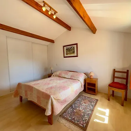 Casa de Férias Maison Calme A Avec Piscine Privee, Pour 6 Personnes - Fr-1-323-575 *