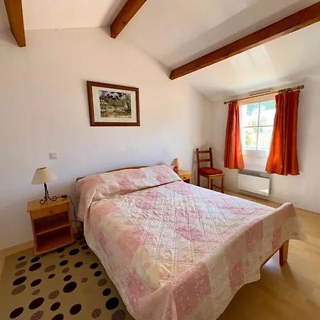 Casa de Férias Maison Calme A Avec Piscine Privee, Pour 6 Personnes - Fr-1-323-575 *