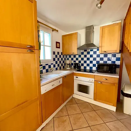 Maison Calme A Avec Piscine Privee, Pour 6 Personnes - Fr-1-323-575 *