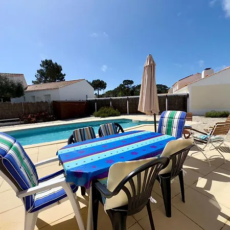 Casa de Férias Maison Calme A Avec Piscine Privee, Pour 6 Personnes - Fr-1-323-575